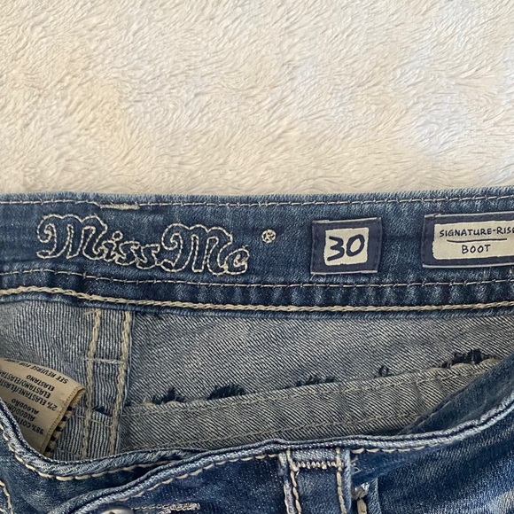 Miss Me Dark Blue SZ:30 Peace Sign Signature Cut Boot Cut Jeans - Picture 2 of 6